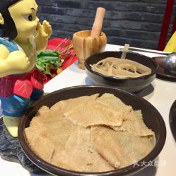 重慶美食探店 第9廠串串香火鍋觀音橋總店，精品水牛毛肚究竟如何？